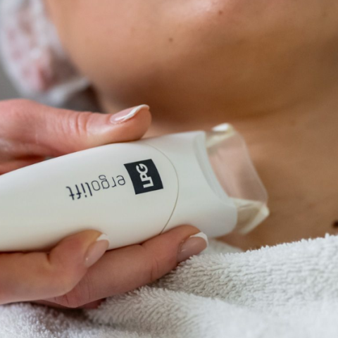 Tretman za vrat i dekolte — Jajetić Health & Beauty Centar